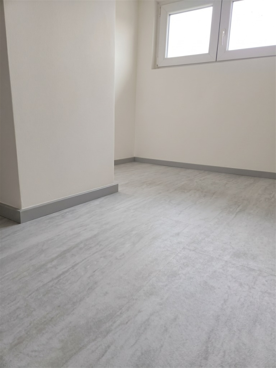 Svetlo sivi mermer kamen dezen SPC klik ploča